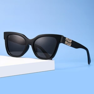 عینک آفتابی زنانه کارن بازار ( Karen Bazaar) UV400 پلاریزه مدل TR2555