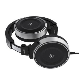 AKG      K167 TIESTO