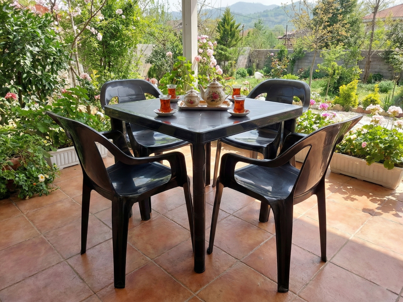 ست میز و صندلی  4 نفره پلاستیکی سولارا