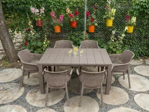 ست ۶ نفره پلیمری تیارا نسکافه‌ای با میز جاسمین در فضای باز
