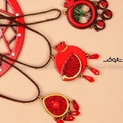 گردنبند چوبی یلدا