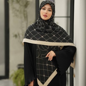 روسری سی اسکارف طرح شنل لوزی