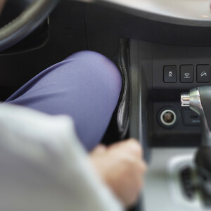 بالشتک زیر دستی و زانو خودرو چرم بسته دو عددی