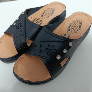 دمپایی زنانه مدل سه نگین الماس کد 7117678