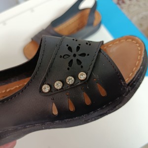 صندل زنانه چهار نگین الماس پشت کشی رنگ مشکی 7185665