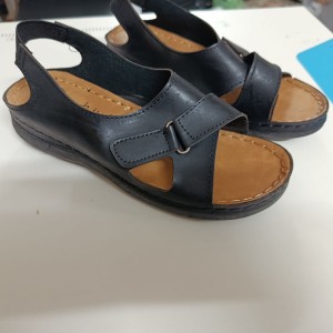 صندل زنانه پشت کشی طرح چسبی رنگ مشکی کد 7185875