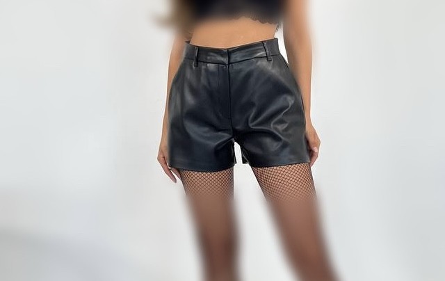 شلوارک چرم کوتاه