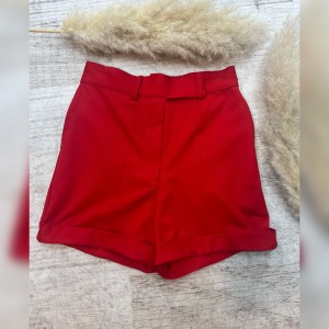 شلوارک قرمز