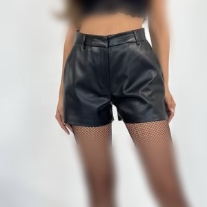 شلوارک چرم کوتاه