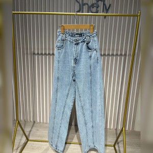 شلوار جین روشن