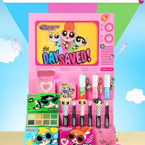 رژگونه براق Power-Noia از کلکسیون Powerpuff Girls - مدل Everything Nice شیگلم SHEGLAM