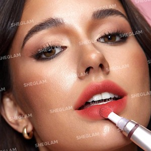 رژ لب مایع مات بالش‌دار Pout Cushion - رنگ Catching Z’s شیگلم SHEGLAM