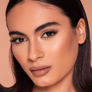 کرم پودر مخصوص پوست  رنگ  شیگلم SHEGLAM COMPLEXION PRO با پوشش مات و ماندگاری طولانی‌