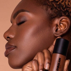 کرم پودر مخصوص پوست  رنگ  DARK CLOVE شیگلم SHEGLAM COMPLEXION PRO با پوشش مات و ماندگاری طولانی‌