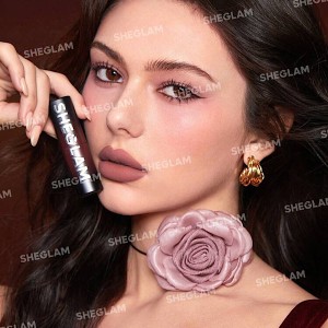 رژ لب بات با ماندگاری طولانی DYNAMATTE BOOM ورژن (EMBER ROSE) رنگ  ‏PASSION   شیگلم SHEGLAM