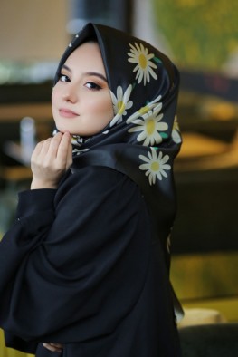 روسری گلدار مشکی