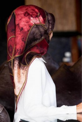 روسری ابریشمی زرشکی