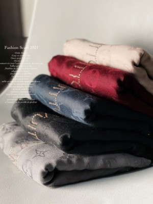 روسری نخی لویی ویتون نگین دار کد 3987502