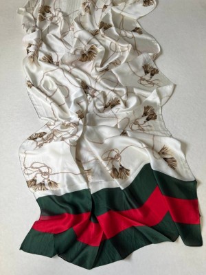 شال ابریشم پلی استر مدل گوچی شیری کد 4022251