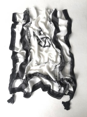 شال نخ پنبه منگوله دار طرح فندی سفید مشکی کد 4022451