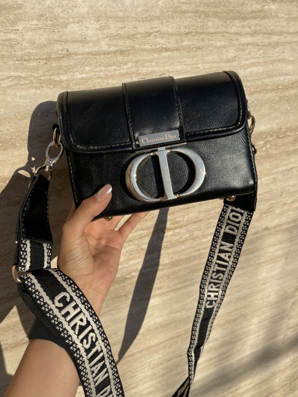 کیف پاسپورتی دیور پکه دار 3175