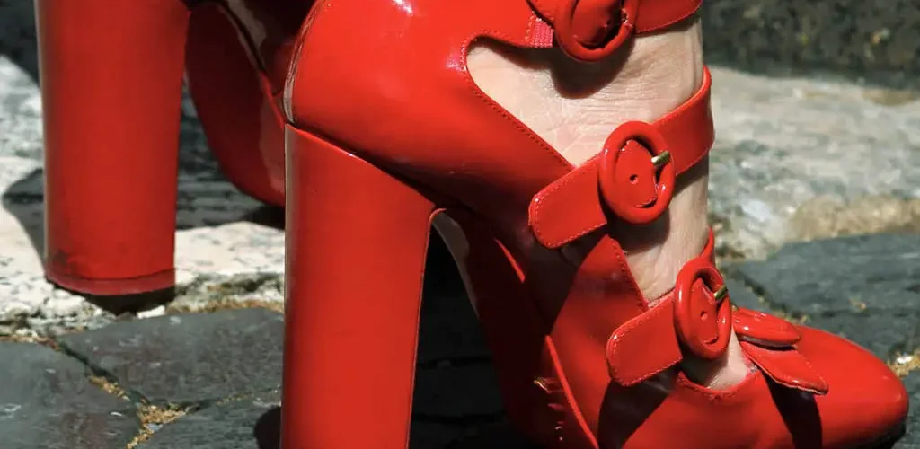 با کفش قرمز چی بپوشیم؟