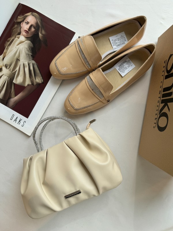 کالج نگینی کارولی 1573