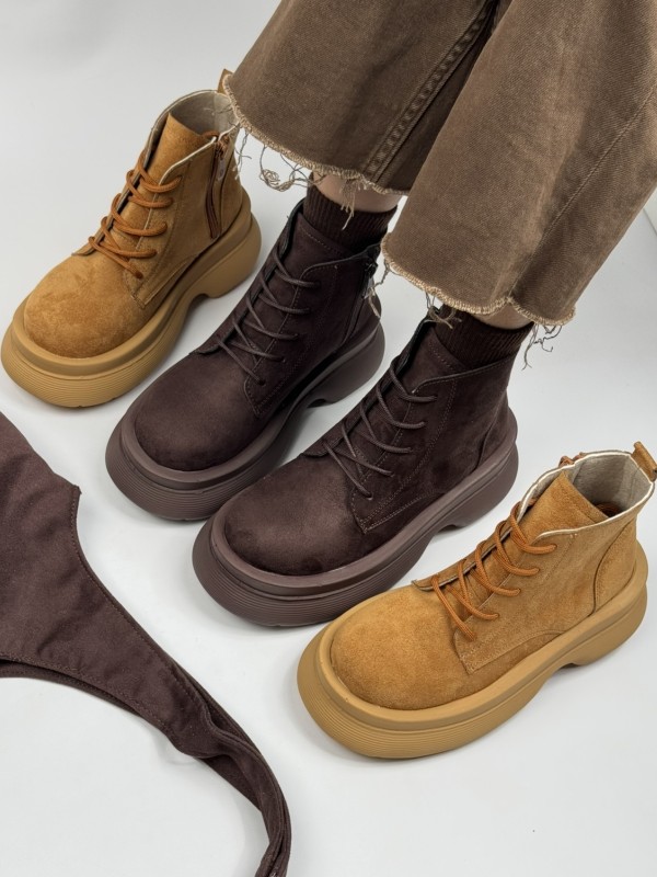 نیم بوت کلارک شیکو1820