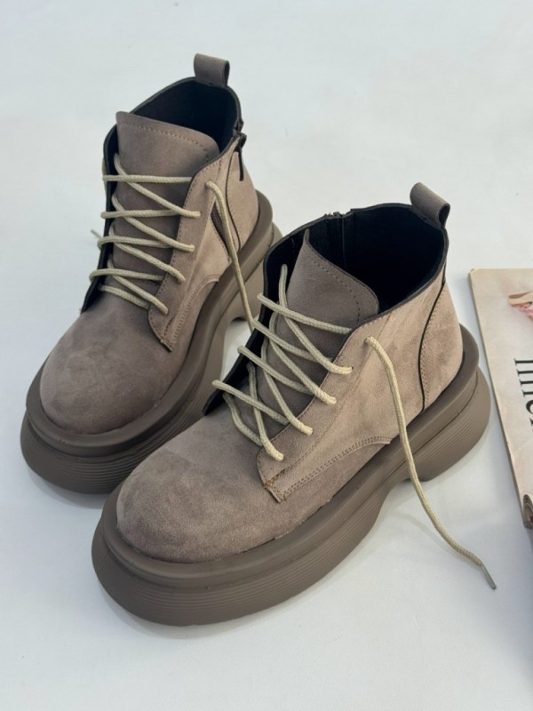 نیم بوت کلارک شیکو1820