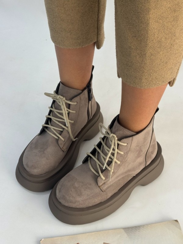 نیم بوت کلارک شیکو1820