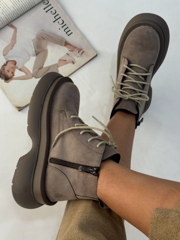 نیم بوت کلارک شیکو1820