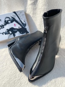 پاشنه جلو زیپ