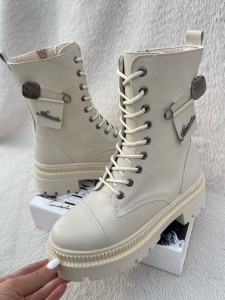 نیم بوت سنجاقی