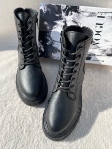 نیم بوت دکمه ای