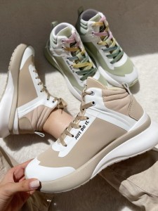 کتونی ساقدار والن