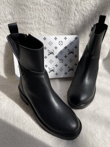 نیم بوت یقه هفت