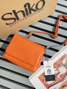 کیف پاسپورتی 141