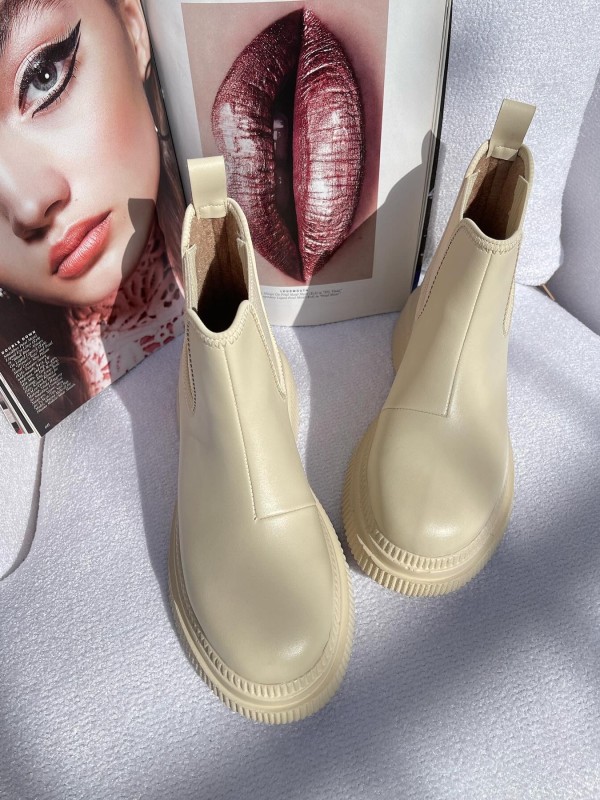 نیم بوت اچ اند ام 743