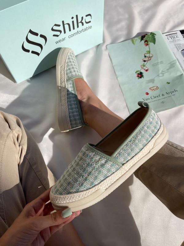 کالج طرح دار لیدی 1699