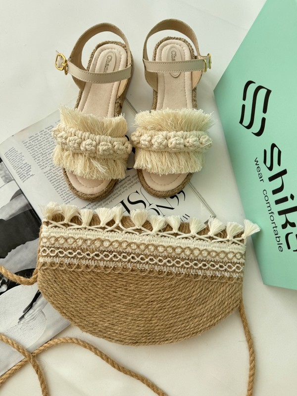 صندل مکرومه الی 1735