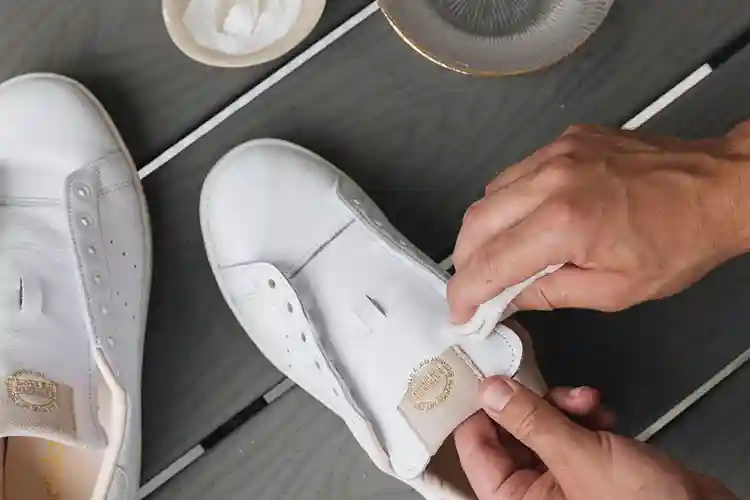 چگونگی تمیز کردن کفش ونس