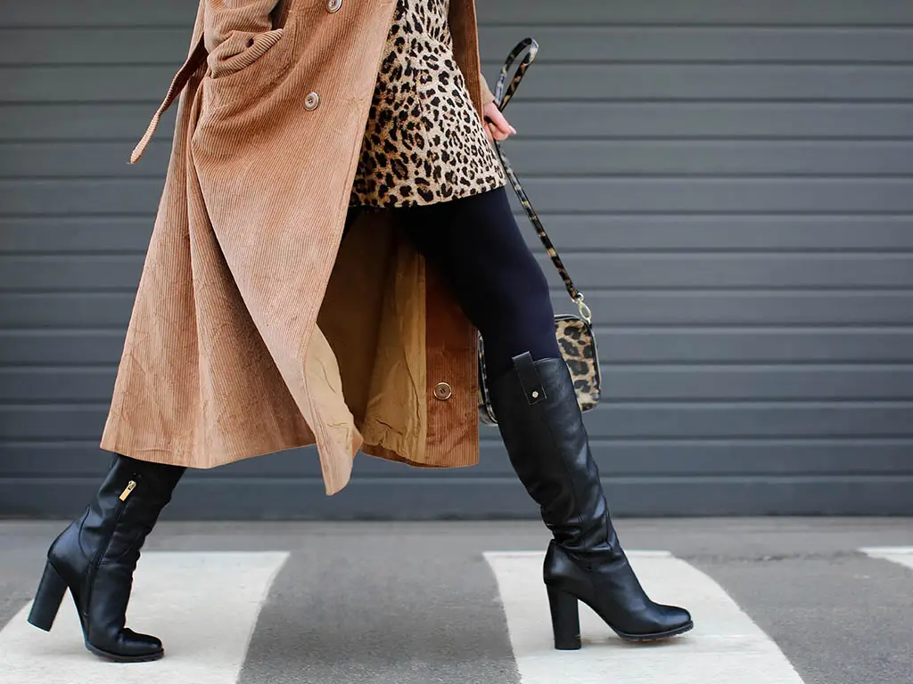 کفش مناسب پالتو زنانه: بوتهای بلند