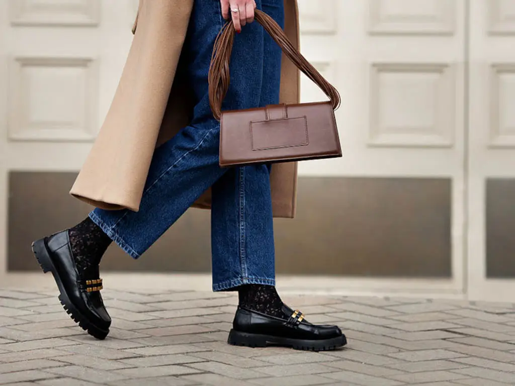 با پالتو چه کفشی بپوشیم؟ لوفر (کالج)