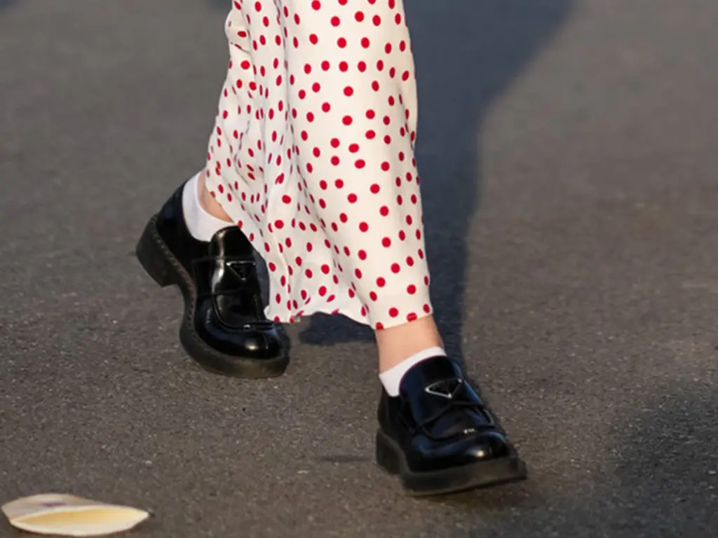 با کفش مشکی جوراب چه رنگی بپوشیم؟