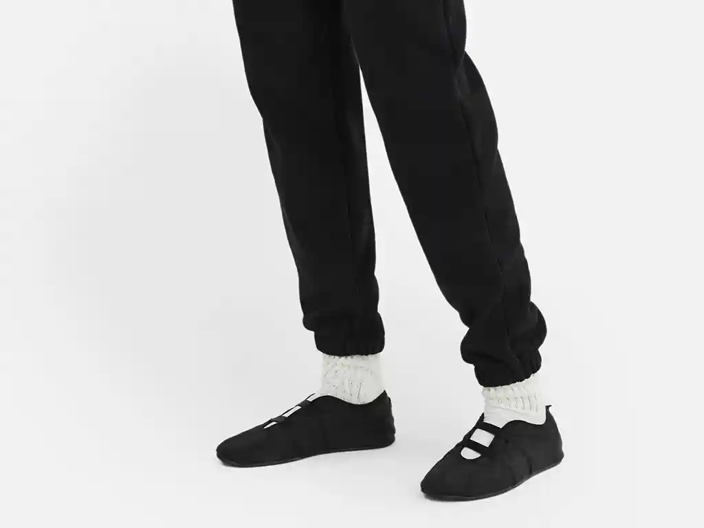 شلوار مناسب کتونی مشکی: شلوار جاگر یا ورزشی