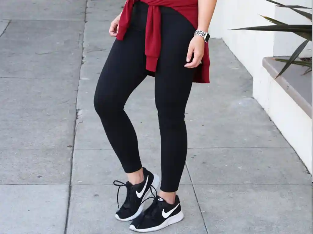 شلوار مناسب کفش اسپرت مشکی: لگ 