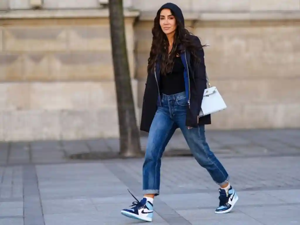 شلوار پاکتی را با چه کفشی بپوشیم؟ کتونی