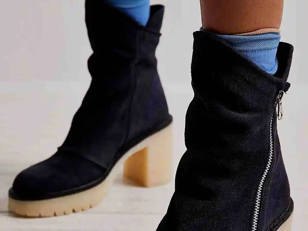 با بوت و نیم بوت چه جورابی بپوشیم؟ جورابهای رنگ متضاد با بوت یا نیمبوت