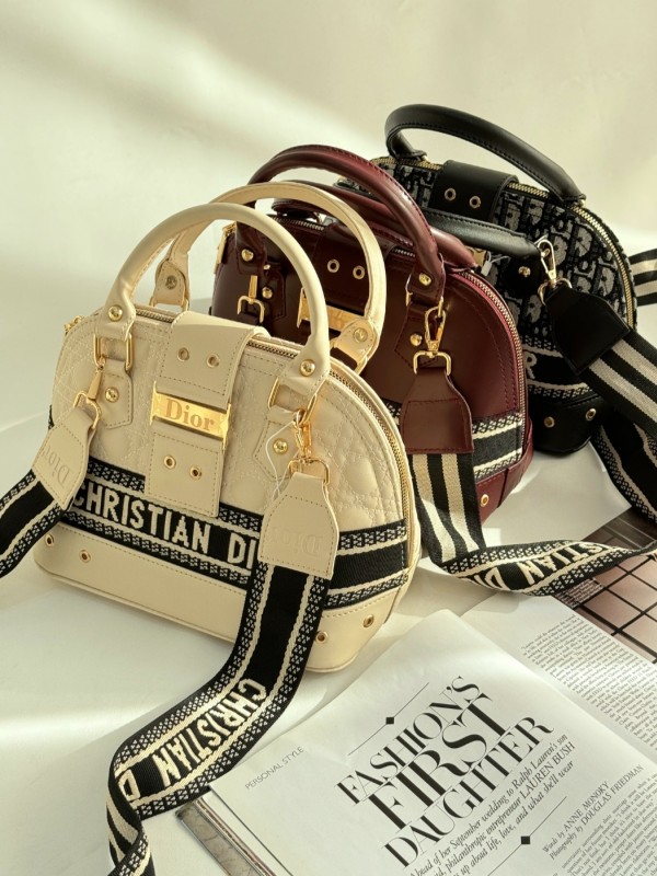 کیف صندوقی دیور 1410