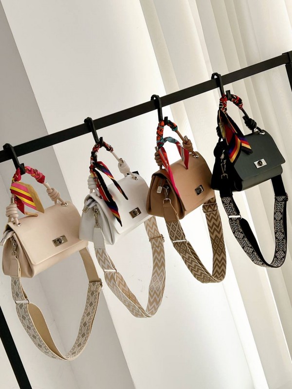 کیف جلو قفل نواری 3415